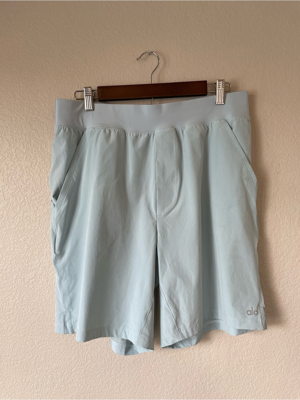 Alo Yoga Repetition Shorts Men’s Medium Light Sky Aqua 7.5” Athletic